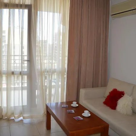 Bratanov In Ashton Hall Apartment