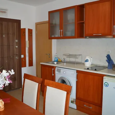 Bratanov In Ashton Hall Apartment